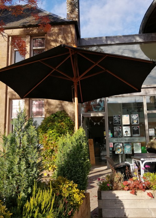 Outdoor cafe seating